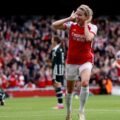 Arsenal 3-1 Man Utd: Gunners brush aside United to maintain WSL title chase