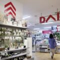 Daiso: Billionaire founder of Japanese discount store dies