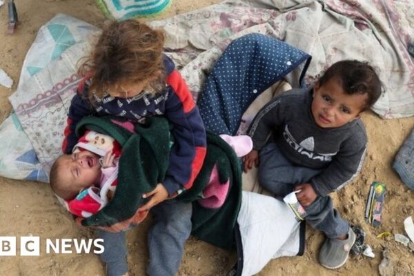 Israel Gaza: Ceasefire talks resume as Rafah under fire