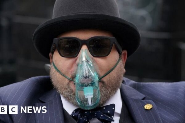 Nicholas Rossi: Fugitive who faked death appears in US court