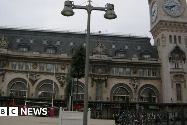 Paris knife attack: Three wounded at Gare de Lyon station