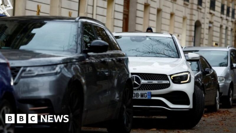 Parisians vote for rise in parking fees for SUVs